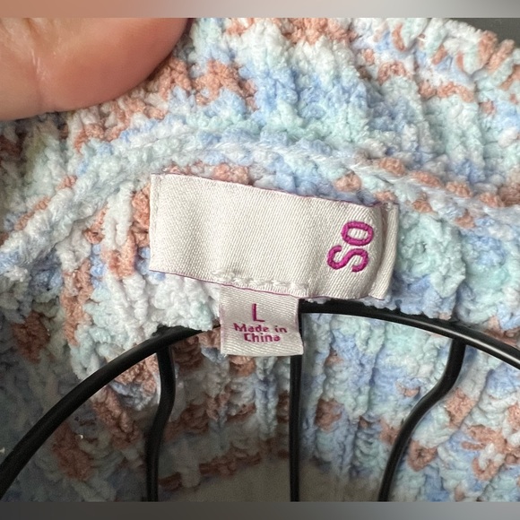 So - L - Crochet Crew Sweater - 100% Polyester - Used - Picture 9 of 11